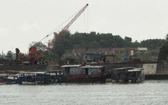 Cảng bến không phép ngày càng tấp nập, chính quyền liệu có "bó tay"?