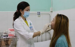 Nổi mụn mủ, phát ban toàn thân sau xăm môi