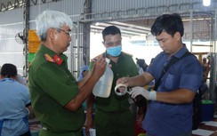 Bắt quả tang một doanh nghiệp ở An Giang xả thẳng chất thải ra sông Hậu