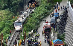 Vụ tàu Đài Loan trật bánh, có 4 người nước ngoài thương vong