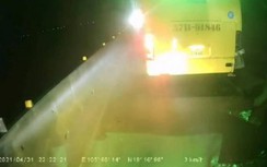 Xe máy lao như tên lửa tông đuôi xe khách, 1 người tử vong, 1 bị thương