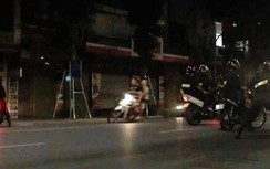 Gia nhập đoàn đua, nhóm học sinh Hà Nội bị cảnh sát cơ động chặn giữ