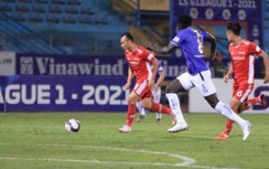 Trò cưng thầy Park vung chân gieo sầu cho ông lớn vừa thay tướng