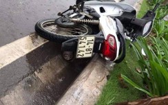 Nữ tài xế xe máy tử vong sau cú tự va dải phân cách trong mưa