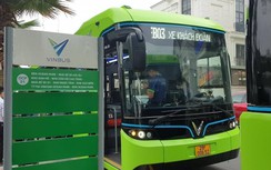 Video: Xe buýt điện lần đầu lăn bánh tại Hà Nội