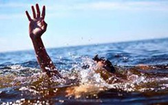 Đi tắm biển Cửa Lò cùng bạn, nam sinh đuối nước thương tâm