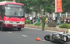 Video TNGT 10/4: Ô tô 7 chỗ lấn làn, đâm trực diện 2 nam sinh đi xe máy