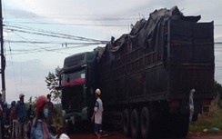 Xe tải tông liên tiếp 3 xe máy, 1 người chết, 3 bị thương