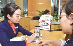 Ngân hàng chạy đua miễn, giảm phí dịch vụ