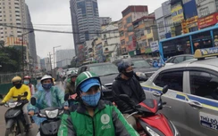 Thi công hầm chui Lê Văn Lương không đúng giấy phép gây ùn tắc