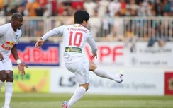 HAGL tận dụng cực tốt những "món quà" từ trọng tài