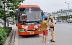 Hà Nội: Hóa trang ghi hình, khoán địa bàn xử lý xe khách vi phạm
