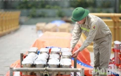 Cận cảnh bên trong trận địa pháo hoa kỷ niệm Giỗ Tổ Hùng Vương