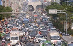 Chùm ảnh: "Chật vật" lưu thông bên dưới đường Vành đai 2 trên cao