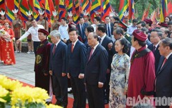 Chủ tịch nước Nguyễn Xuân Phúc dâng hương tưởng niệm các Vua Hùng