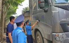 Tài xế ô tô đầu kéo chốt cửa “thách” TTGT gọi xe cẩu vì... chủ chỉ đạo