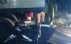 Húc đuôi xe tải đậu bên đường, 2 thanh niên tử vong trong đêm