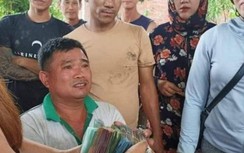 Người Quảng Bình giải cứu xe dưa bị lật giúp tài xế xe tải như thế nào?