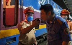 Lái tàu bất ngờ bị kiểm tra nồng độ cồn dịp nghỉ lễ 30/4-1/5