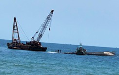 Video: Cận cảnh người nhái trục vớt tàu Bạch Đằng chìm ở biển Mũi Né