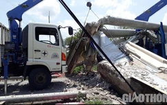 Video TNGT ngày 29/4: Mắc kẹt trong cabin xe tải, tài xế tử vong thương tâm