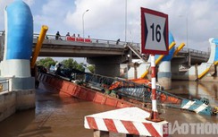 Sà lan hơn 370 tấn bị chìm tại cửa cống Nhà Mát, gây ách tắc giao thông