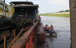 Chùm ảnh: Thanh thải trụ cầu Đuống cũ, cấm phương tiện lưu thông