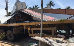 Hãi hùng xe đầu kéo chở thép húc sập tiệm tạp hóa ở Phan Thiết