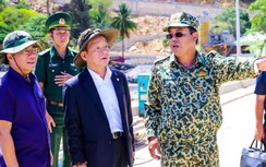 Lãnh đạo tỉnh Cà Mau, T&T Group thăm, tặng quà chiến sỹ trên đảo Hòn Khoai