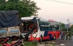 Xe tải đấu đầu xe khách trên quốc lộ, một phụ nữ tử vong