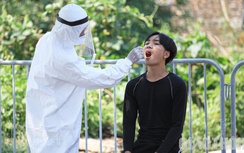 Xót xa bác sỹ sũng mồ hôi lấy mẫu xét nghiệm Covid-19 giữa nắng nóng
