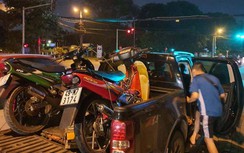 Xe bán tải chở 2 xe máy đua không giấy tờ trị giá 300 triệu đồng bị bắt giữ