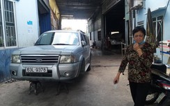 Chiếm cả đường công cộng làm nơi sửa chữa ô tô gây bức xúc