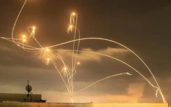 Hệ thống Mái Vòm sắt của Israel vẫn để lọt tên lửa rơi vào khu dân cư