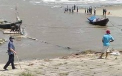 18 học sinh rủ nhau ra biển chơi, ba em bị đuối nước