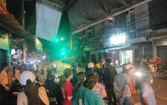 Truy đuổi náo loạn trong đêm ở TP.HCM, một thanh niên bị chém gục