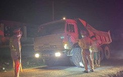 Chủ tịch huyện chỉ đạo xử lý xe quá tải phá đường sau phản ánh của Báo GT