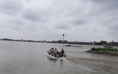 Cảnh sát nổ súng bắt "cát tặc" như phim hành động trên sông Ninh Cơ