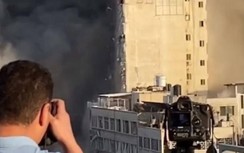 Cảnh kinh hoàng ở Dải Gaza: 6 tên lửa biến tòa tháp 14 tầng thành gạch vụn