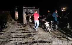 Chủ mỏ cát kêu cứu, tố bị xe Kim Thành chặn đường, cản trở hoạt động