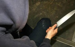 Bé trai 4 tuổi bị kẻ nghi "ngáo đá” chém thủng màng não