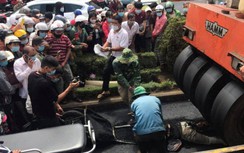 Tai nạn lao động hi hữu, xe lu đè chết công nhân làm đường