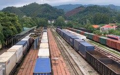 Đường sắt “lên hương” sau vụ tắc kênh đào Suez