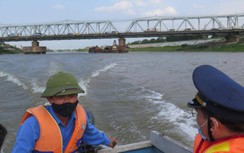 Từ mai (22/5), tiếp tục cấm tàu thuyền qua luồng cầu Đuống
