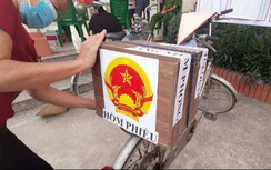 Những khoảnh khắc đặc biệt bầu cử trong khu cách ly, tâm dịch Covid-19