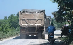 Thanh Hóa: Xe cơi thùng, chở quá tải “cày nát” đường quê