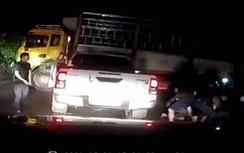 Video cảnh sát nổ súng bắt đối tượng vận chuyển ma túy như phim hành động