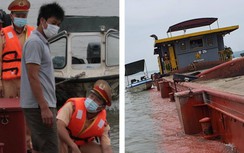 Người vi phạm giao thông thuỷ ngỡ ngàng nhận khẩu trang trên sông