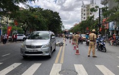 Video TNGT 27/5: Ô tô va chạm xe máy trong mưa, nữ sinh tử vong thương tâm