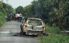 An Giang: Taxi cháy trơ khung ven đường, phát hiện bộ xương người ở ghế lái